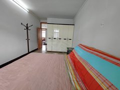 西亚大旺旺附近，三室两厅带家具家电，三空调，停车方便带储藏室