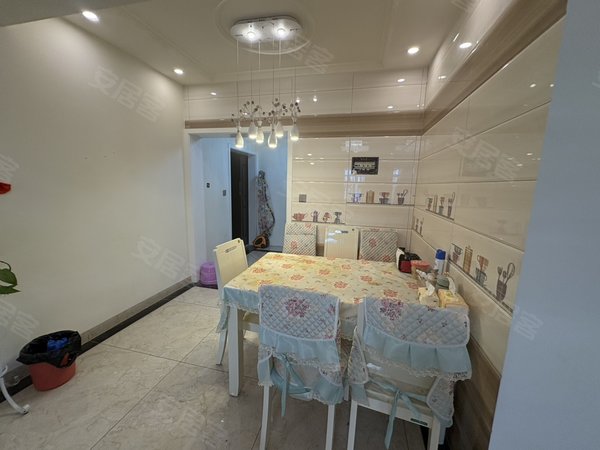 凉山西昌长安中中信国际花城西客站 中信国际花城 套三 精装修 家具家电齐全 拎包入住出租房源真实图片