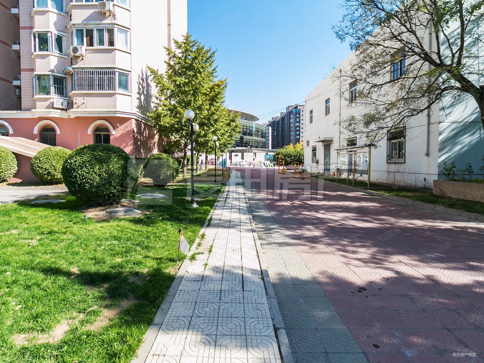 新景家园(西区)1室1厅1卫59.89㎡南668万