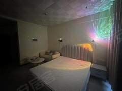 银川兴庆湖滨街丽景街 中冶幸福宸 精装一室 带空调密码锁 投影仪 押一付一出租房源真实图片