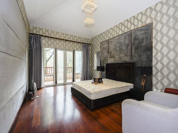 上海浦东康桥万科提香别墅小业主出国托管,自住出租 可长租 家具佩奇