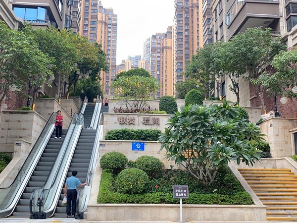 南宁青秀凤岭北联发君澜(二期)万科广场 配套齐全4房出租 拎包入住