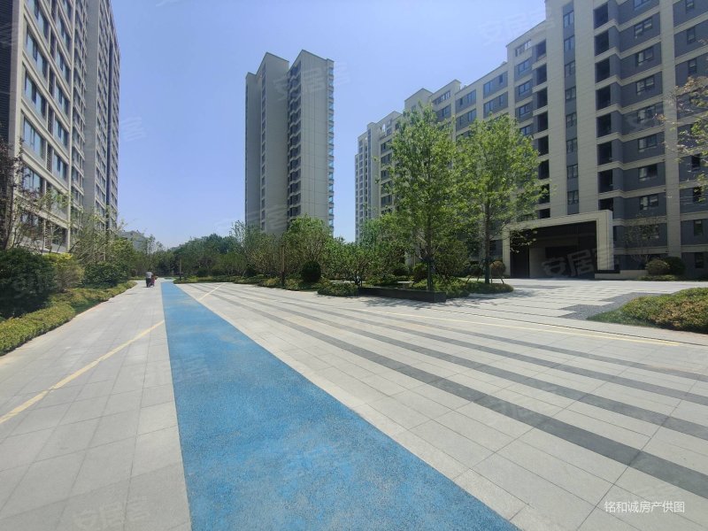 即墨首创南区 禧悦学府 105平套三双卫 毛坯房 现房 地暖