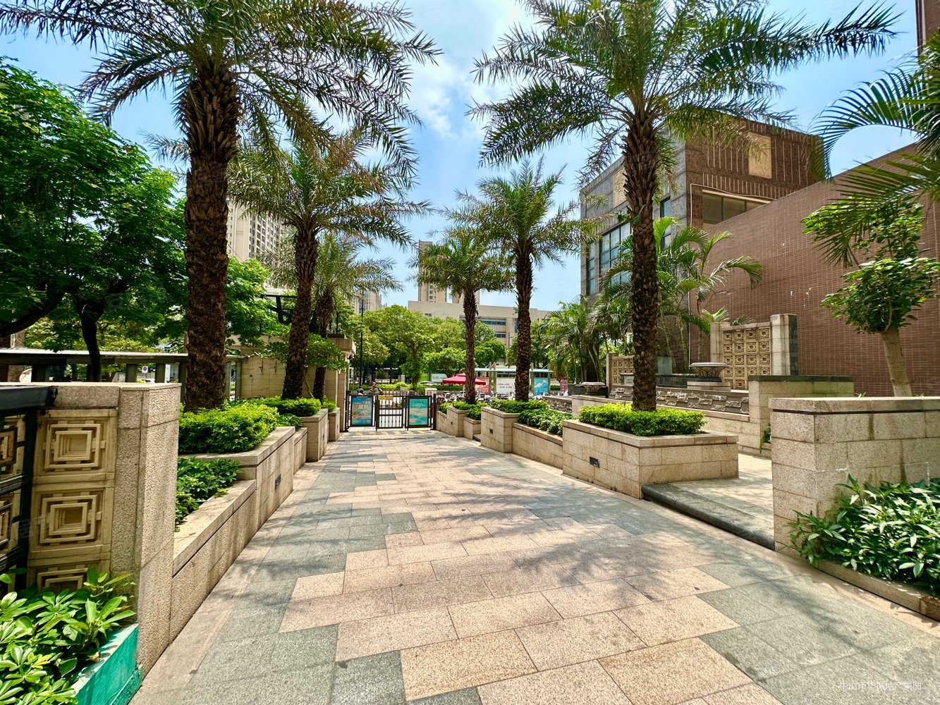 125方大4房 朝正南 中楼层 可谈价满五 ,锦绣龙湾二手房,107万,4室2厅