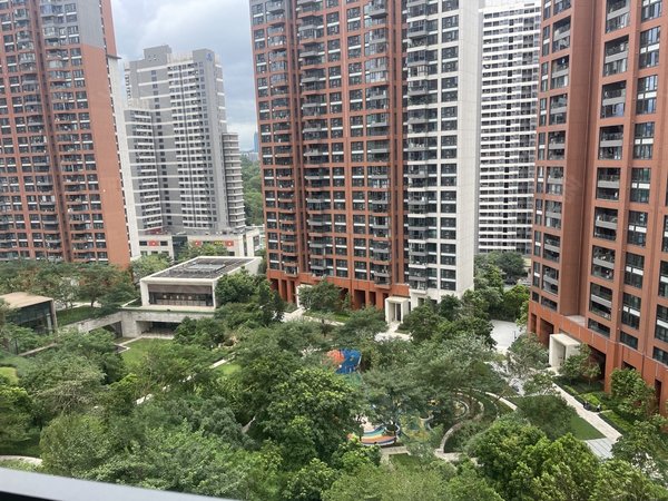 深圳罗湖银湖银湖蓝山润园大型花园社区,环境优美,住家首先,交通方便