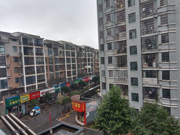 上饶上饶县上饶城区凤凰名都凤凰名都 140平大三房 二个卫生间 采光