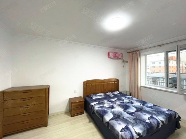 沈阳沈河五爱街华兴小区这房子老立正啦!家具齐全!拎包入住!随时看房!