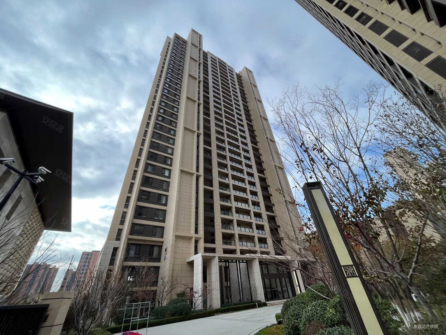 前排,不挡光,精装修,直接能入住,南北通透,啥毛病没有,中海万锦公馆二