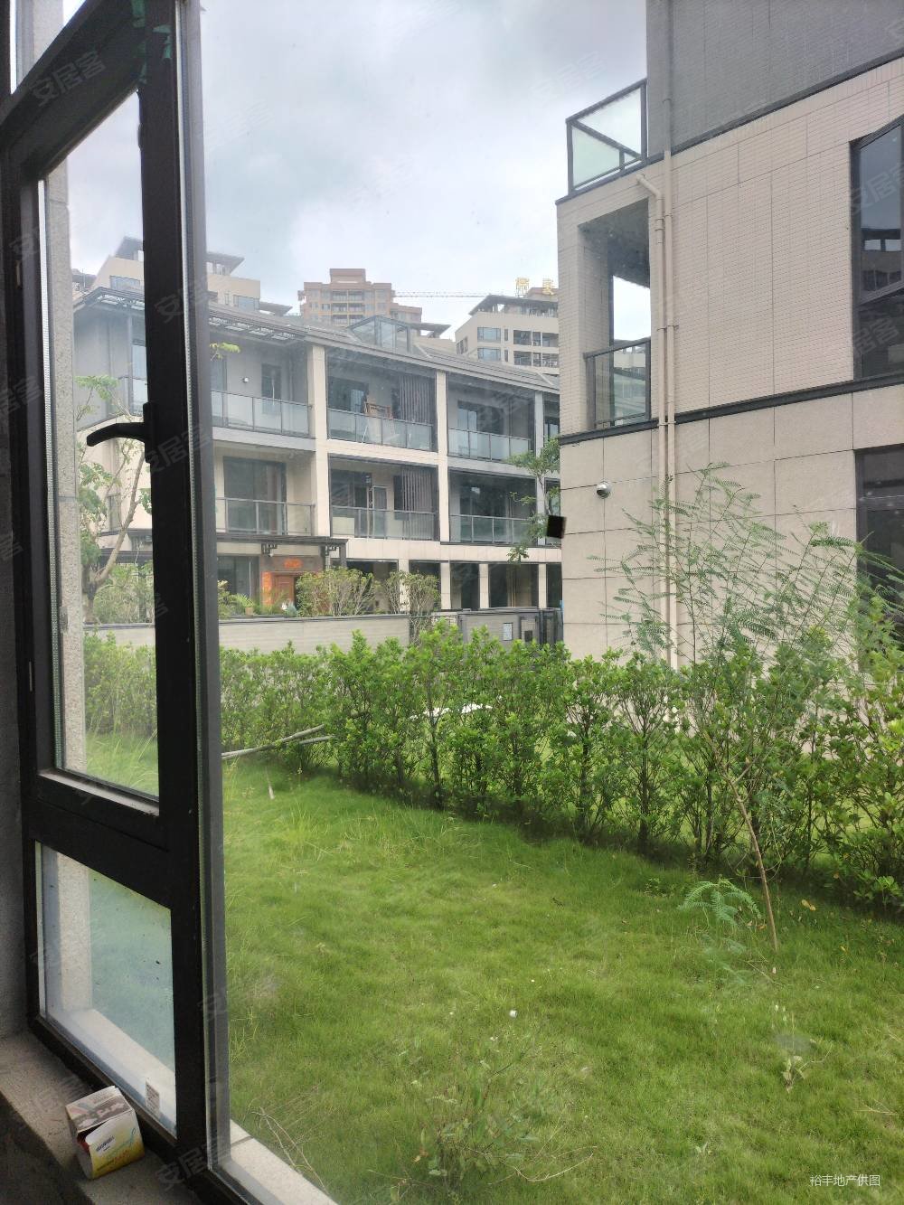 绿地公园城别墅单边位带大花园自带电梯环境优美视野开阔