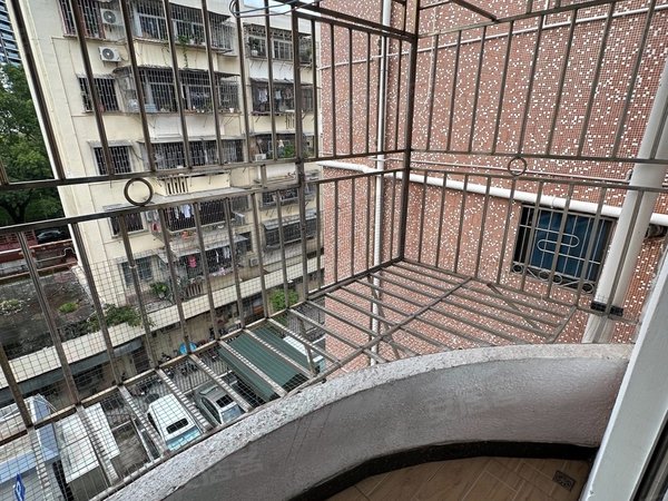 深圳南山蛇口南水村可住两人,带大阳台,中楼层,下楼水湾地铁站,家具