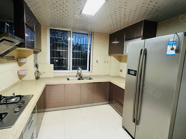 温州永嘉瓯北五中花园五中花园,楼梯房中层,4室2厅2卫1阳台,精装修