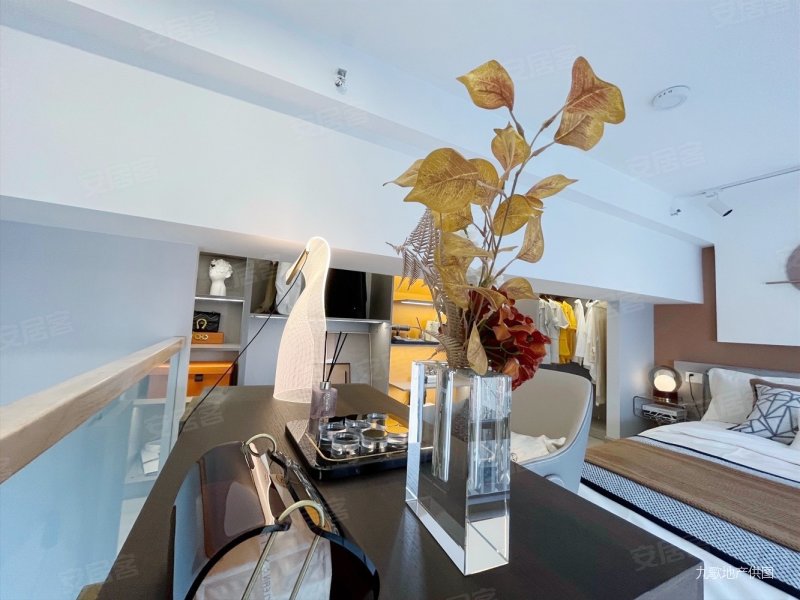 龙泉路万彩城41平米loft公寓上下两层单价10500元起