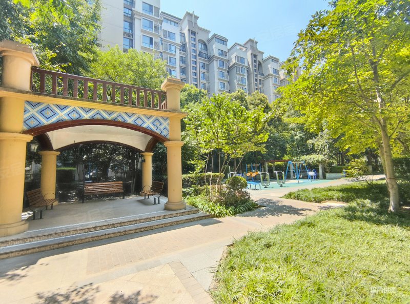 中海华庭 医疗配套成熟 精装三室 临地铁 交通便利 带电梯