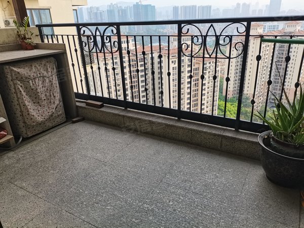 深圳龙岗万科城万科城万科城逸湖居四房出租 高楼层看房方便出租房源