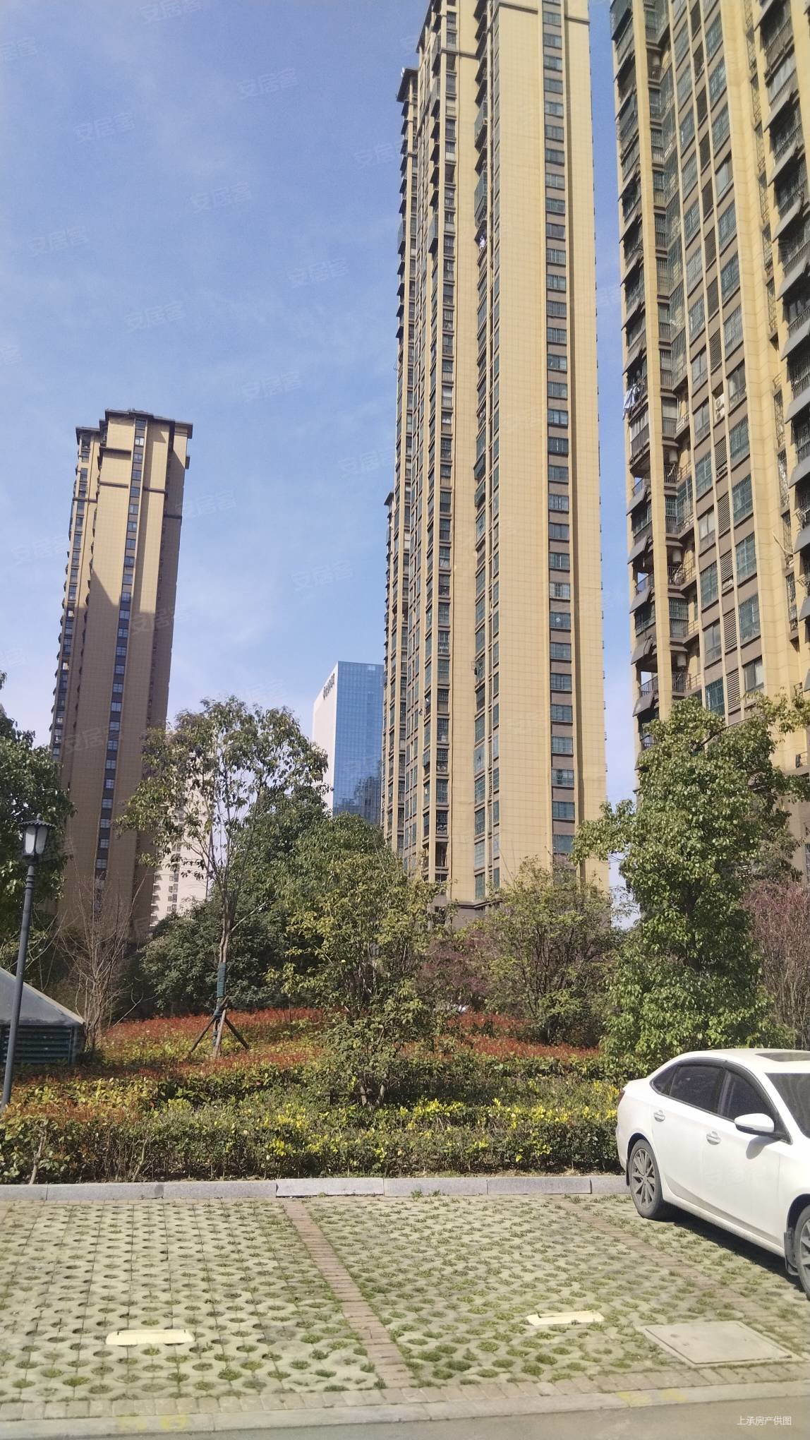 刚需小三居 商品住宅 商圈成熟 有电梯 高楼层视野好 临地铁,京冠御园