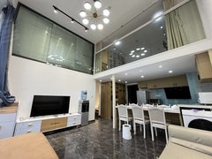 吾悦广场 loft豪华装修 端头房 带吧台 包网络带电视机