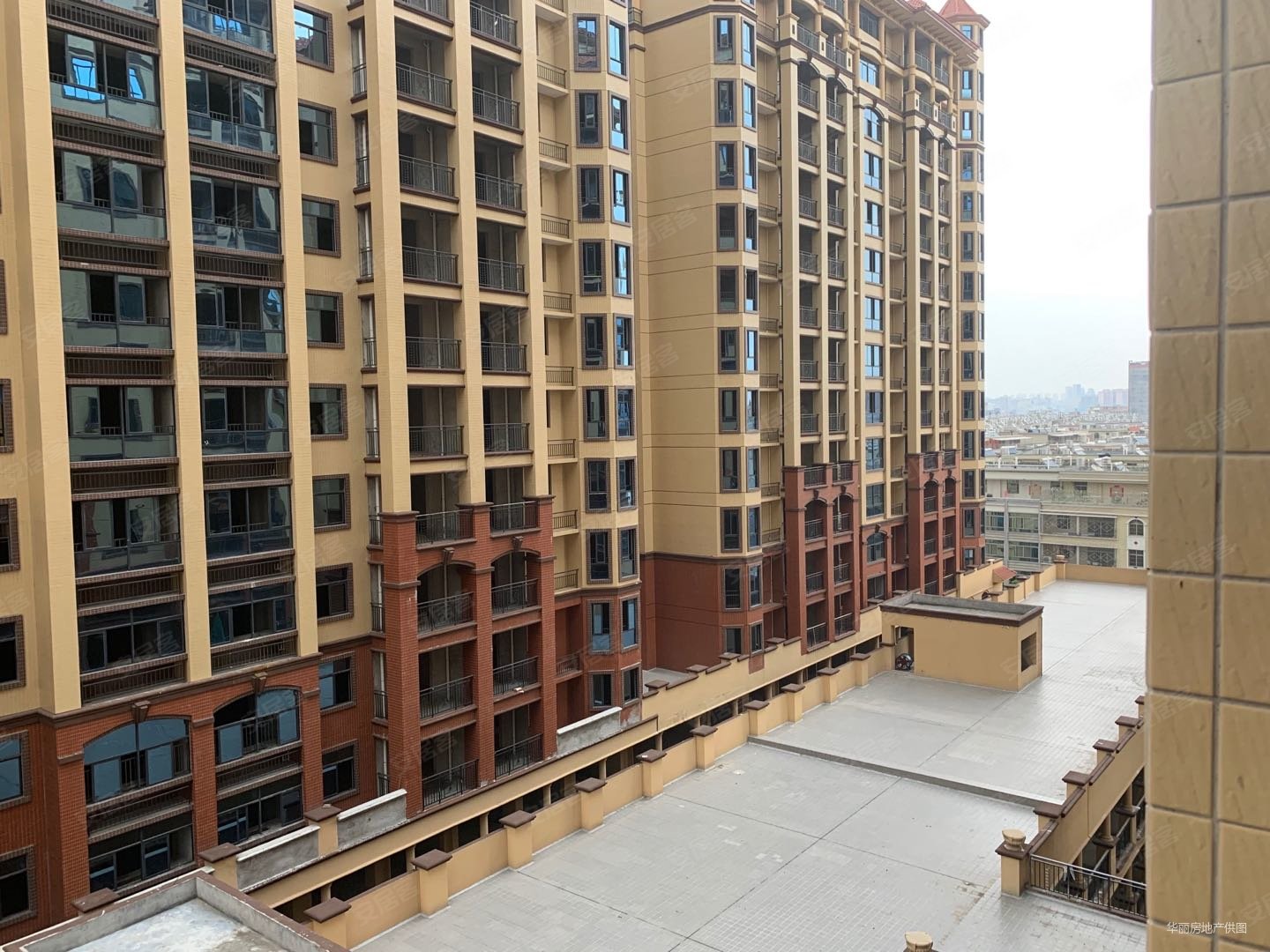 南粤珠宝城3室2厅3卫104.55㎡南北54.8万