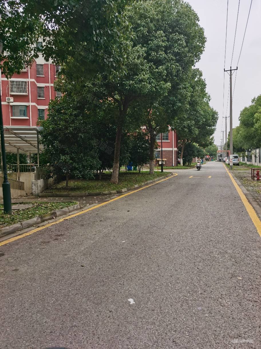 送车库漕湖花园三室两卫精装修出售家具家电全留价格可谈