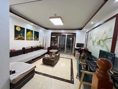 梁山城区梁山市区出租龙城华府，精装三室，拎包入住，看房方便。出租房源真实图片