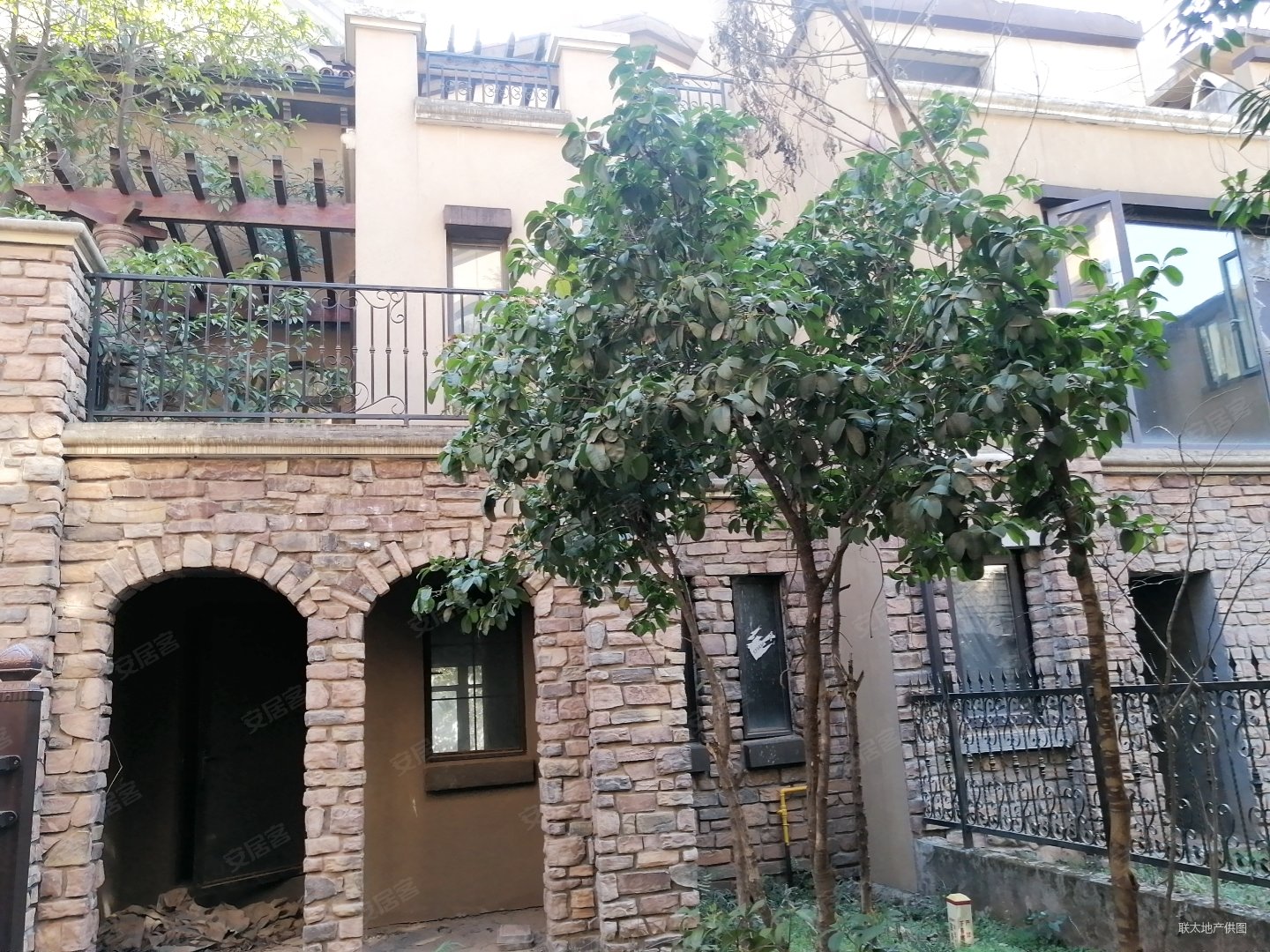 车库,中航城国际社区(别墅)二手房,210万,4室2厅,4卫,174平米-长沙