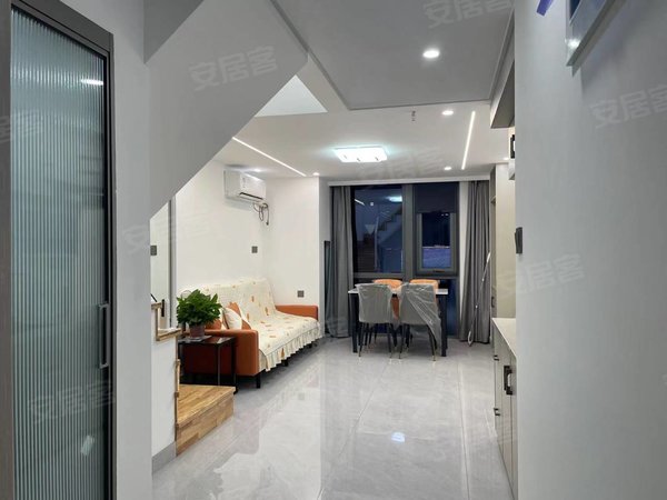 绍兴诸暨诸暨市区诸暨宝龙广场宝龙广场楼上,宝龙公寓loft,地下室直通
