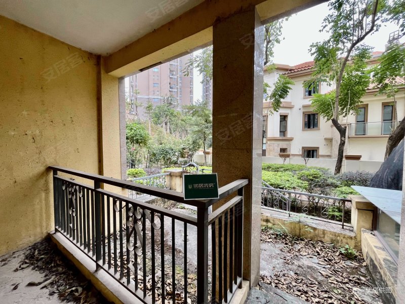 花样年君山别墅业主诚心出售喜欢可以来看房价格可谈