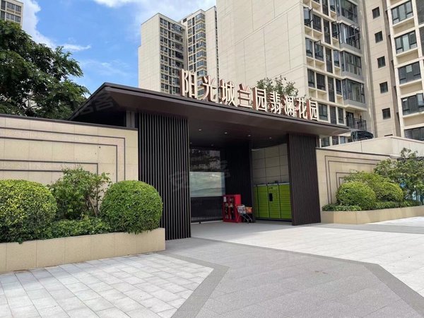 广州花都镜湖大道阳光城兰园翡丽湾阳光城兰园翡丽湾 3室2厅2卫 精