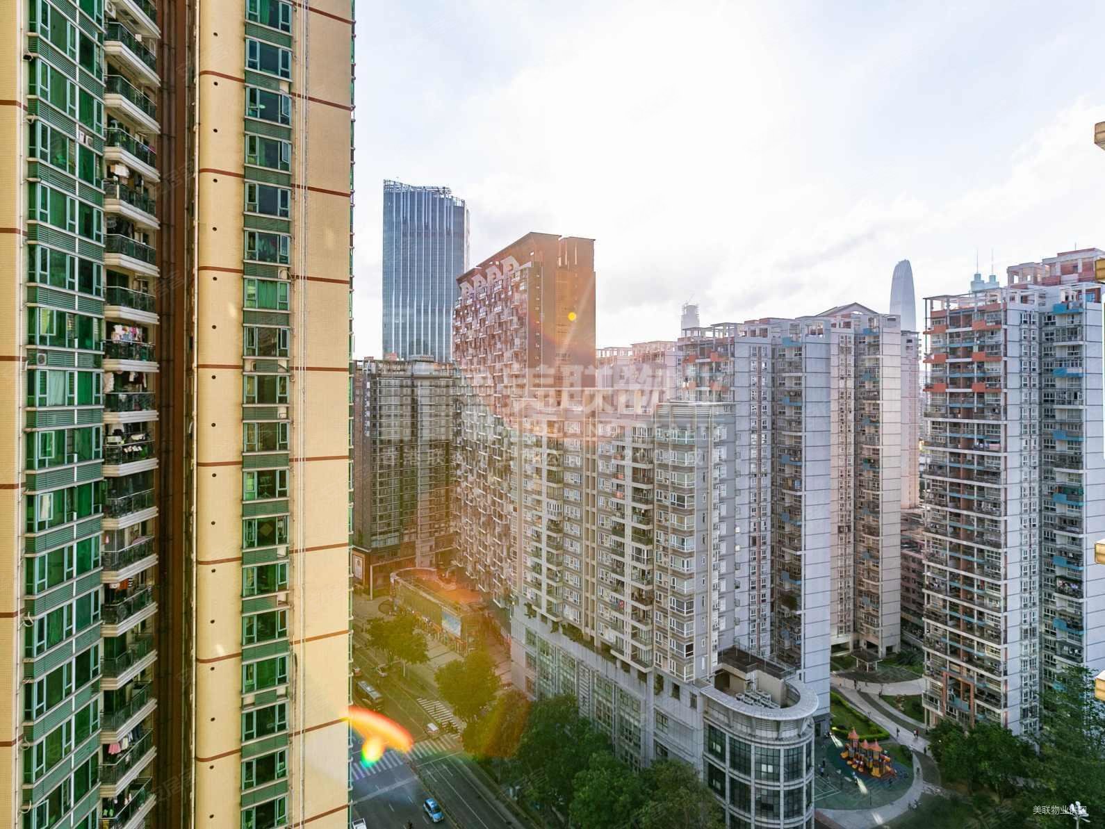 罗湖金岸2室1厅1卫69.13㎡南260万