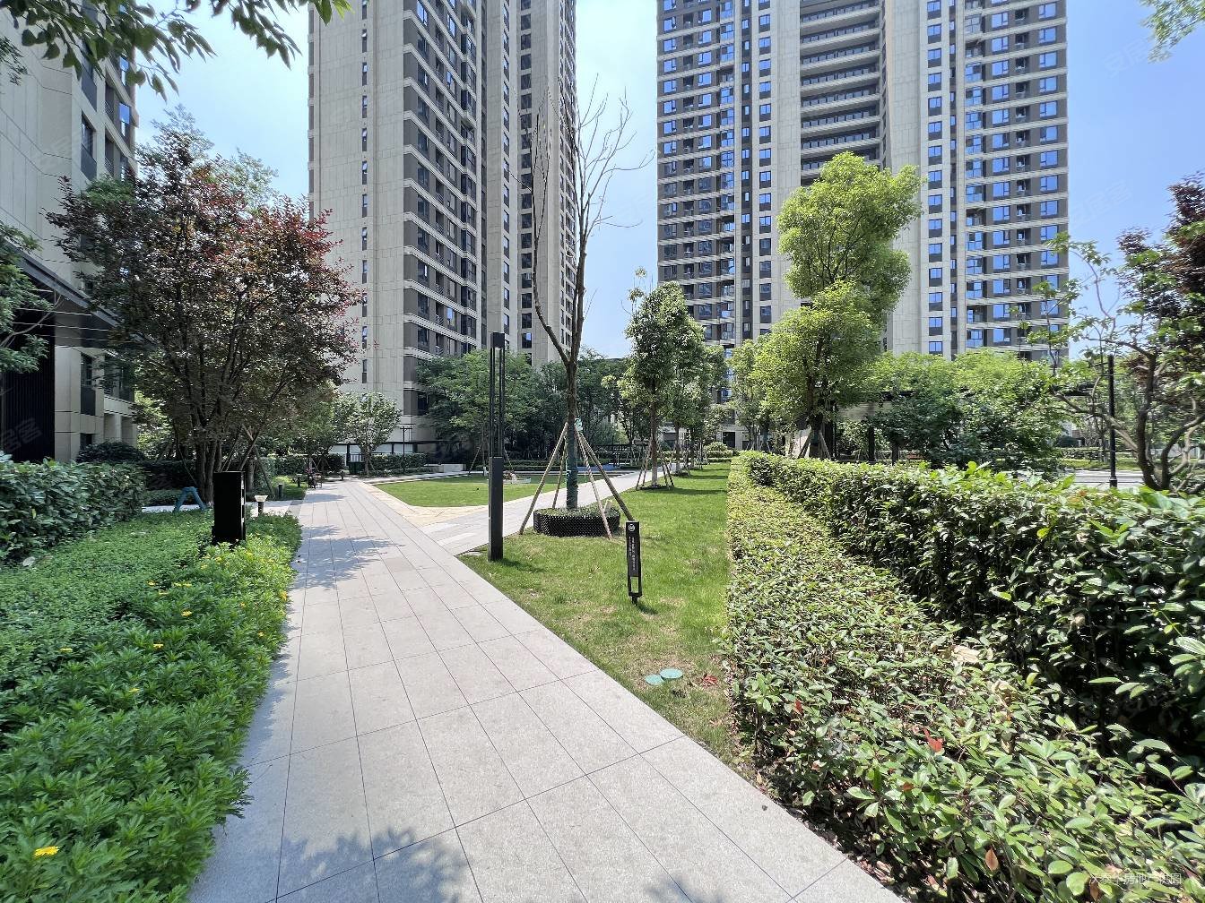 东原香门第名家4室2厅2卫136.39㎡南北206万