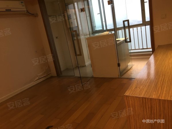 小户型总价低,产权住宅挂上海户口,看房方便。