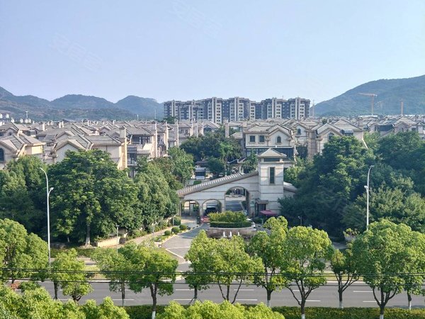 苏州高新区马涧华宇林泉雅舍有露台 鹿山雅苑北 林泉雅舍 两房带电梯