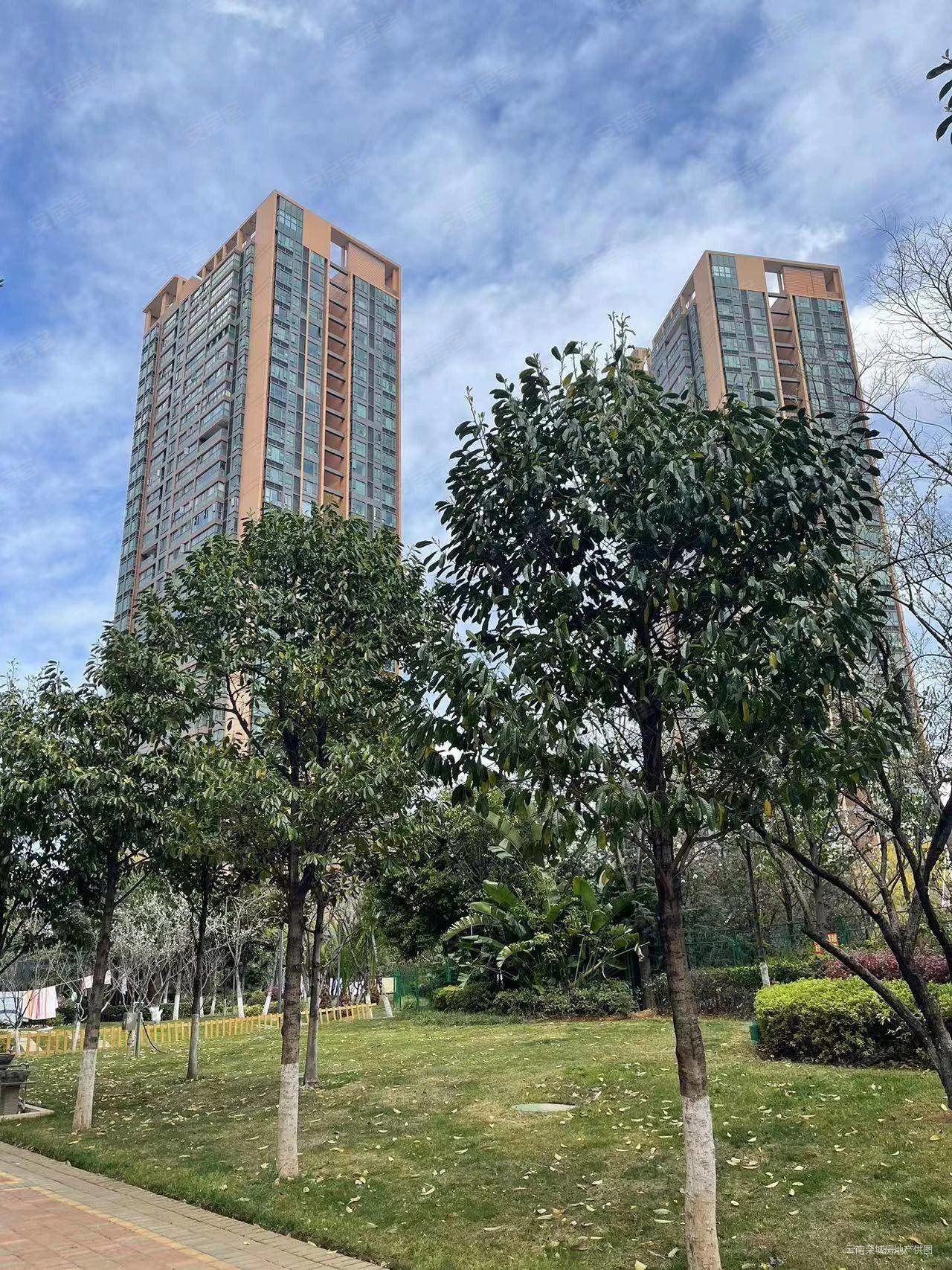 官渡区世纪城海伦国际精装修4房带车位房东急卖