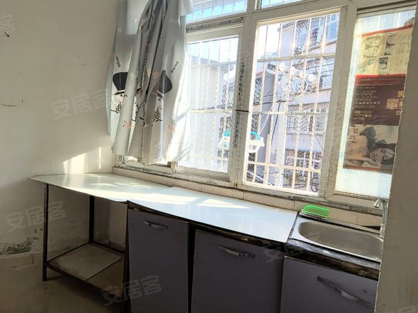 凉山西昌东部新城尤家屯安置小区唐园火把广场附近，有大型超市，附近有美食街，公交交通也方便出租房源真实图片