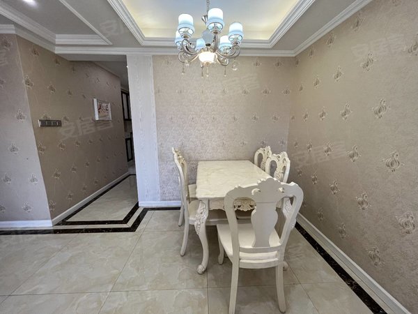 凉山西昌长安中中信国际花城西客站电梯套三双卫带家具家电。价格可谈出租房源真实图片