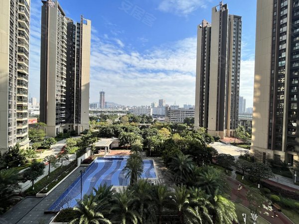 珠海香洲新香洲绿景喜悦荟城轨明珠站旁 绿景喜悦荟 精装大四房 有