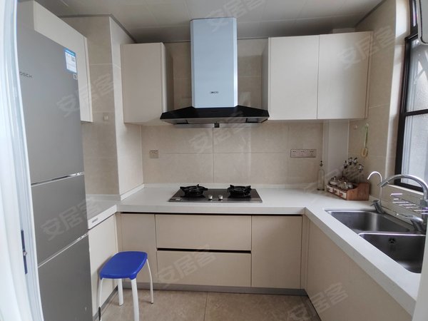 南京栖霞仙林湖万达茂御湖仕家二期房源采光好,南北通透,业主诚意出