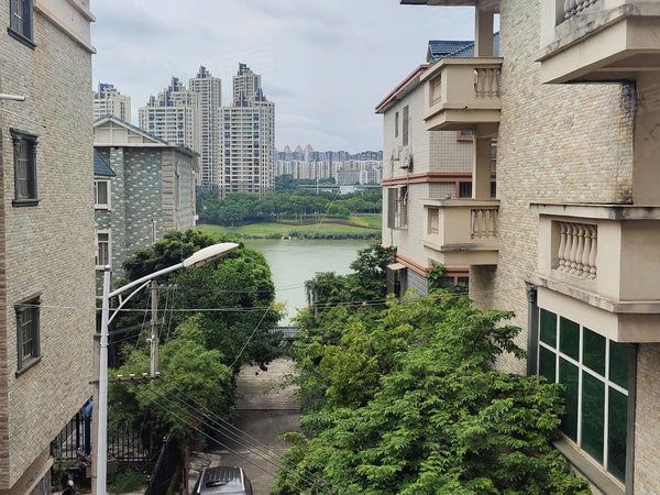 南宁良庆五象大道金谷山庄房东直接出租,房子采光好,近江边,江景房