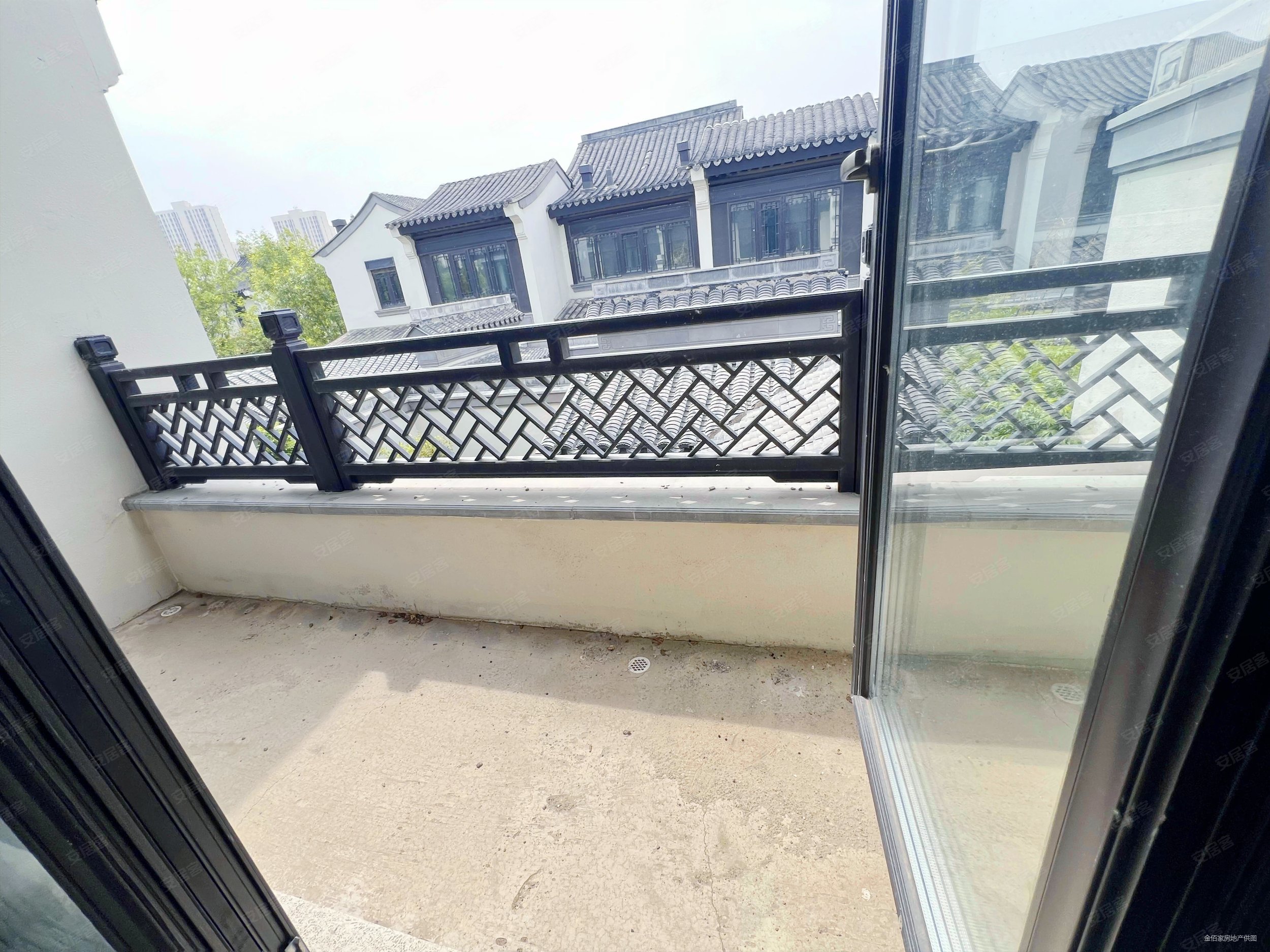 绿城桃李春风(别墅)4室2厅3卫165㎡南北298万