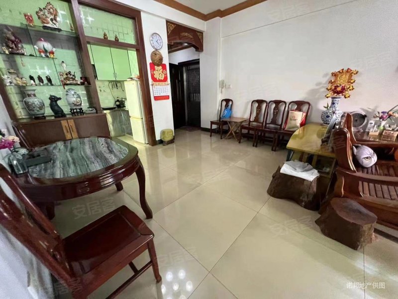 聚龙花园  电梯3房  130万 户型好