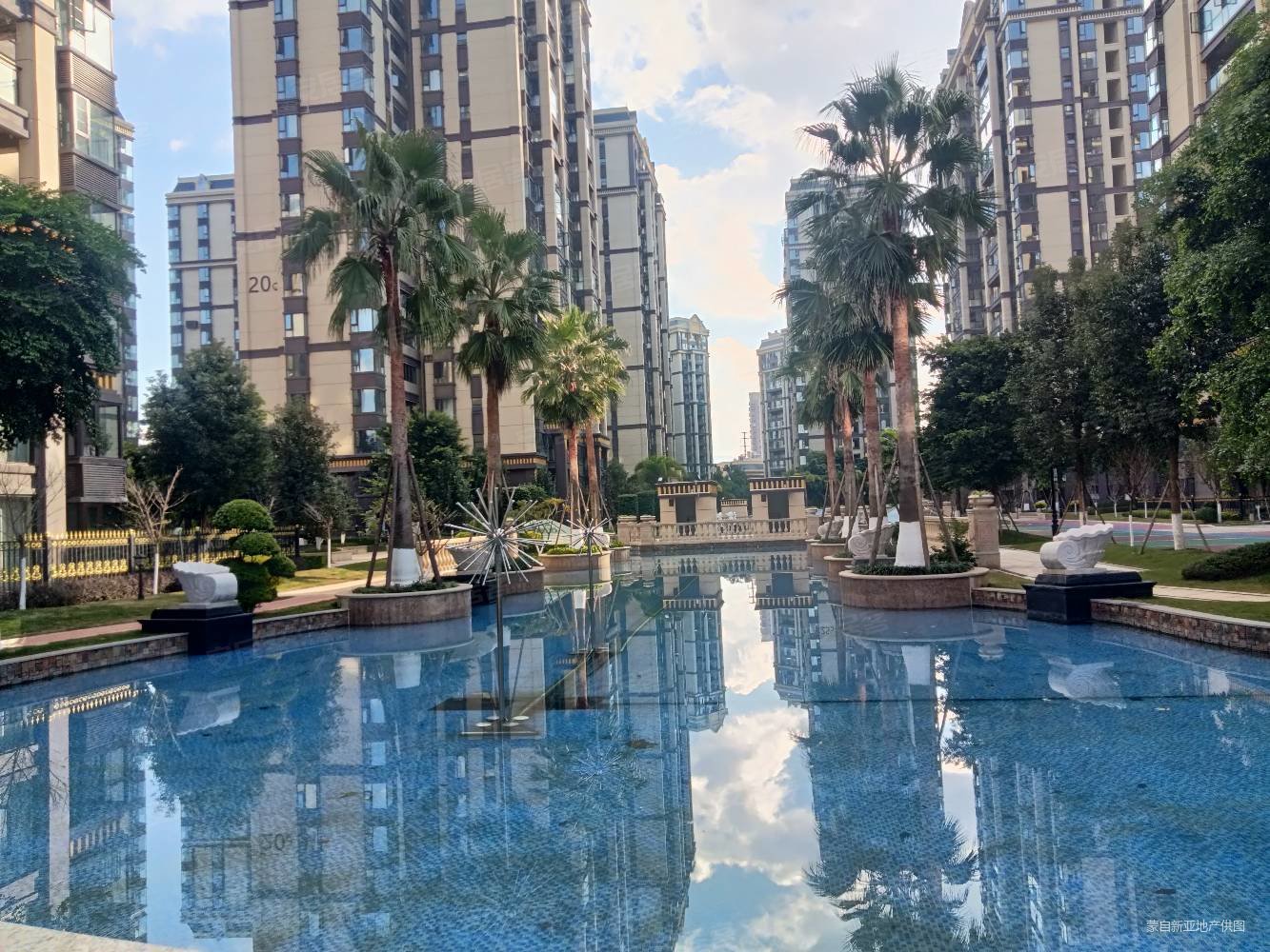 蒙自市政府洲际华府二期122平毛坯三房75万带车位满两年