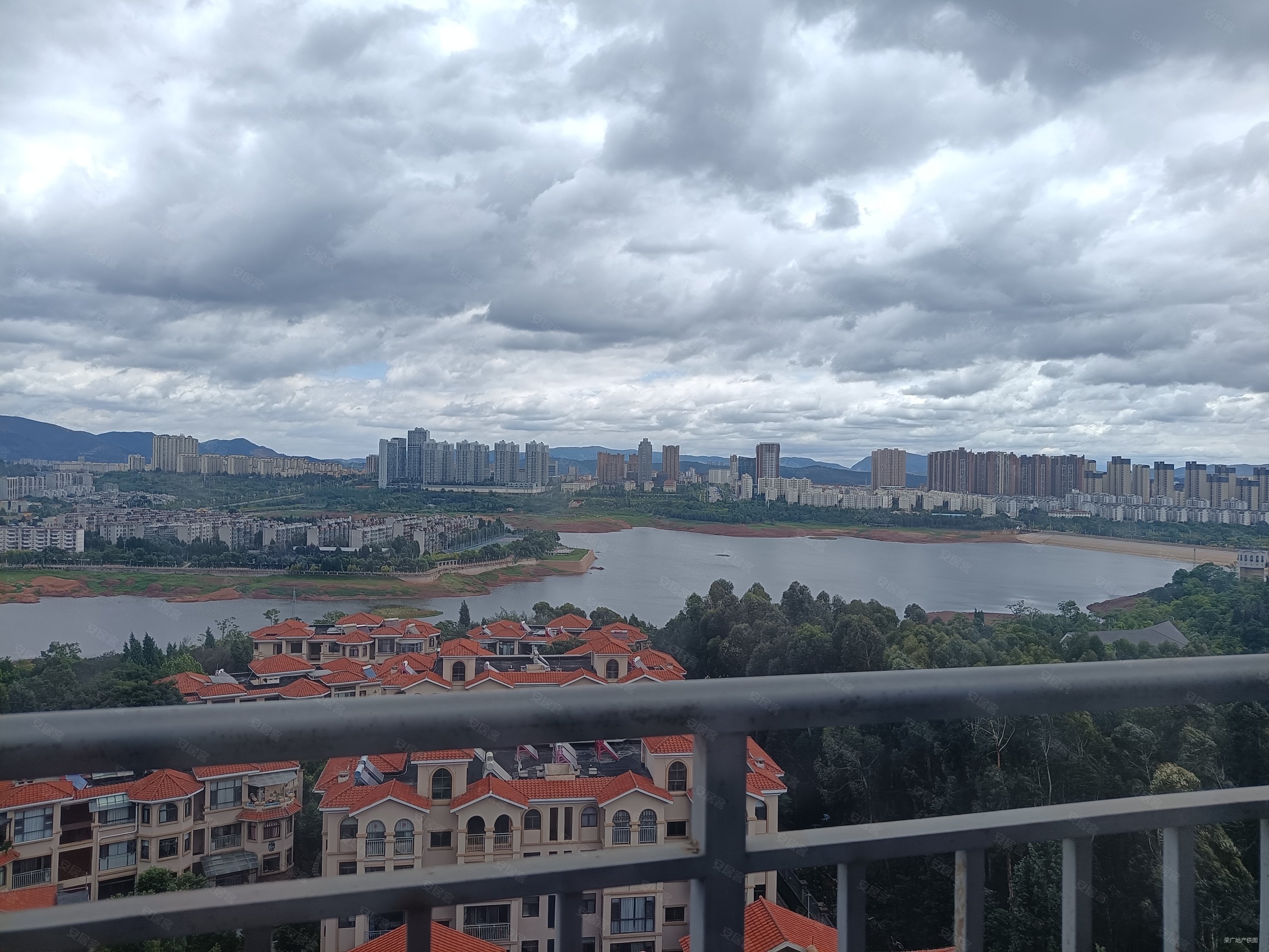 安宁新城区宁湖公园旁湖景房好楼层急售
