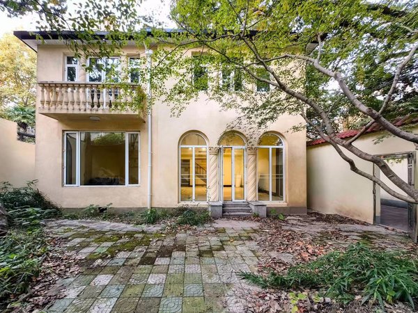 上海徐汇徐家汇安福路新里武康路安福路整栋花园洋房,室内320平,花园