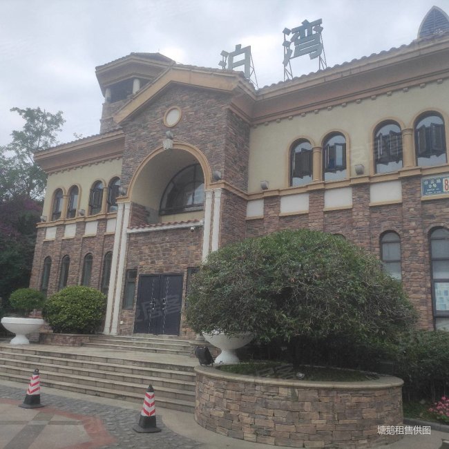 蓝泊湾 满五       联排别墅 居住密度低 临地铁