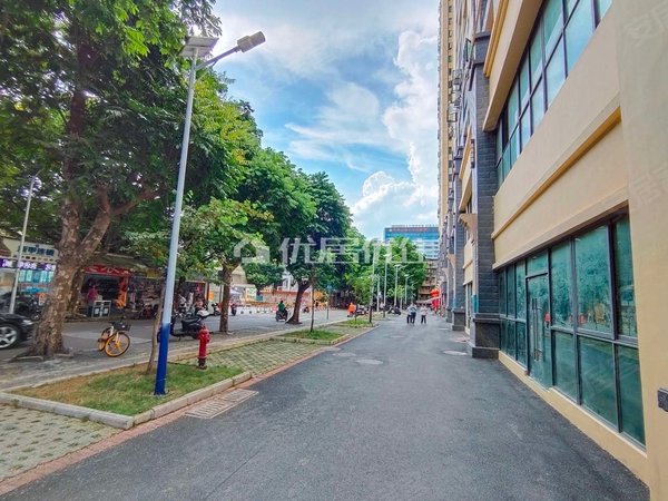 南宁西乡塘衡阳锦华苑南铁锦华小学对面,电梯精装3房,配齐出租.