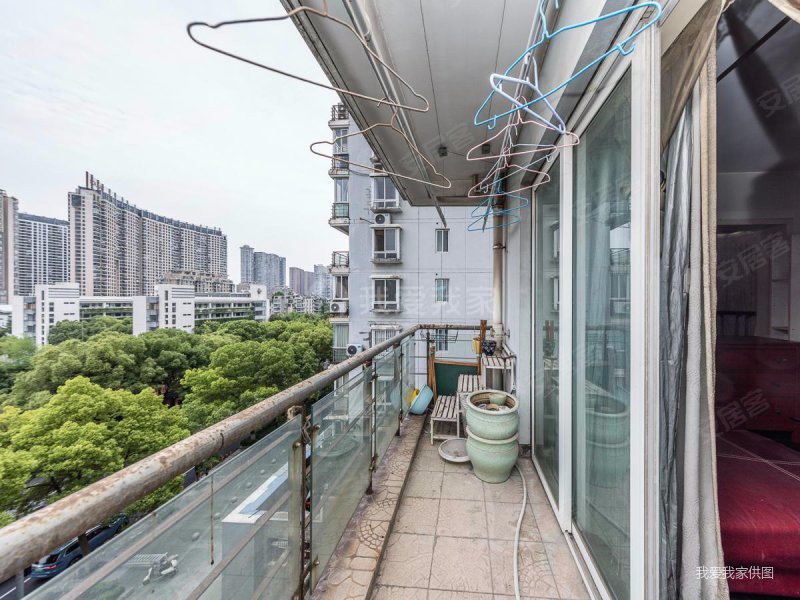 滨江彩虹城银色港湾3室2厅三房朝南带一个1楼储藏室