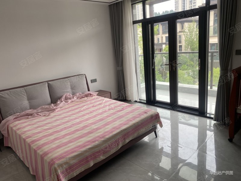 边户 鸿坤花语墅上叠边户 精装未入住  满2 带阁楼