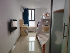 黄淮海学院附近翡翠100公寓。家具齐全，干净卫生，交通便利。