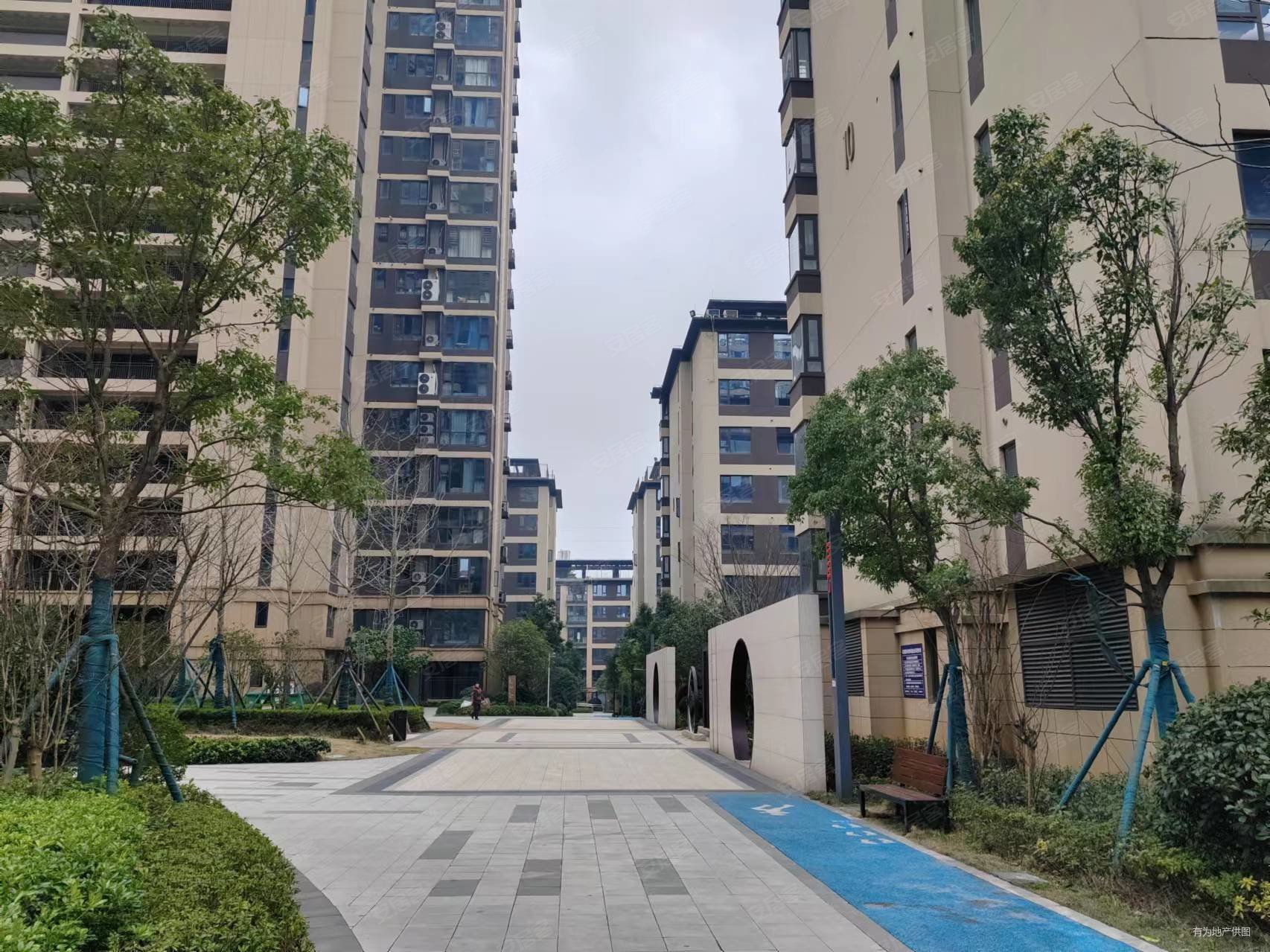 金辉优步花园3室2厅2卫130.92㎡南北158万