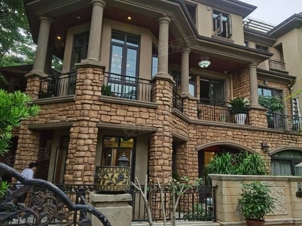 深圳龙华民治莱蒙水榭山莱蒙水榭山,端头位大别墅出租!