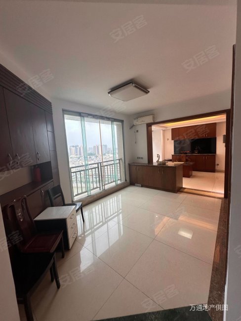 东逸翠苑单价12000四房出售,满五 税费少,随时看房